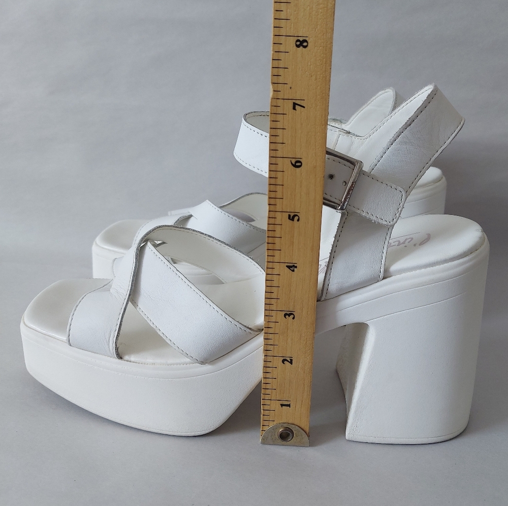 L'intervalle Platform Sandals Size 40 EU White Leather Strappy Comfort Buckle - Picture 7 of 11